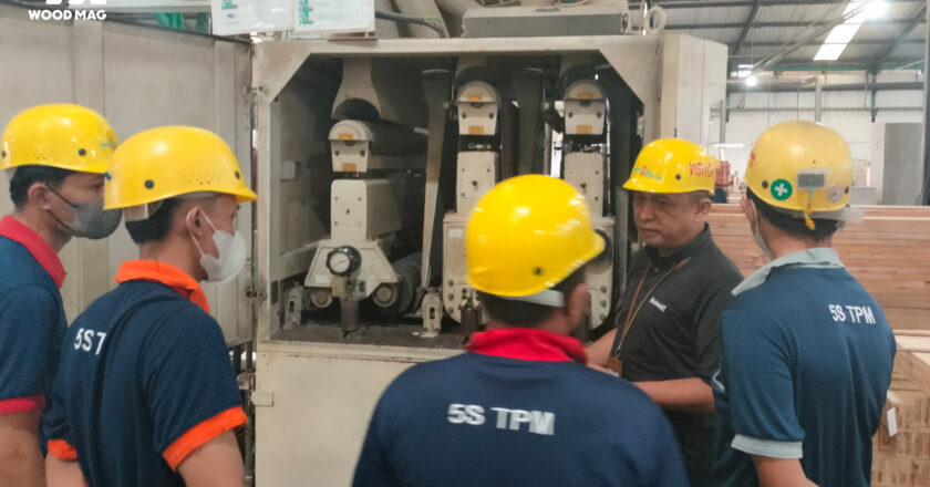 Training Pengamplasan PT Ekamant Indonesia dengan PT Woodone Integra Indonesia