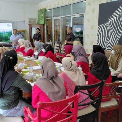 Tingkatkan Efisiensi Produksi, Tim Sanding CV Decorus Ikuti Pelatihan Ini!