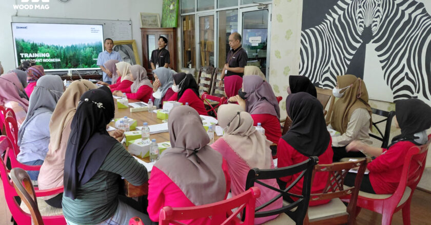 Tingkatkan Efisiensi Produksi, Tim Sanding CV Decorus Ikuti Pelatihan Ini!