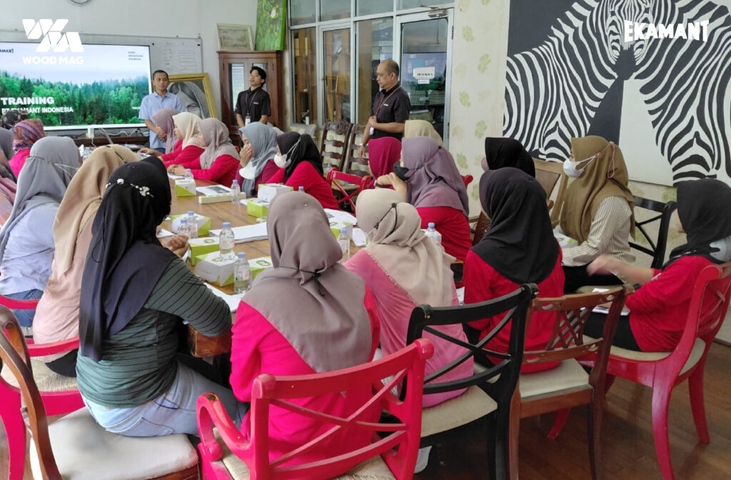 Demi Efisiensi Produksi, Tim Sanding CV Decorus Ikuti Training Pengamplasan Intensif